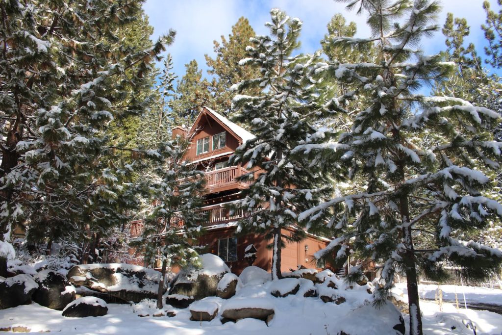 Snow covered Lake Tahoe cabin rental